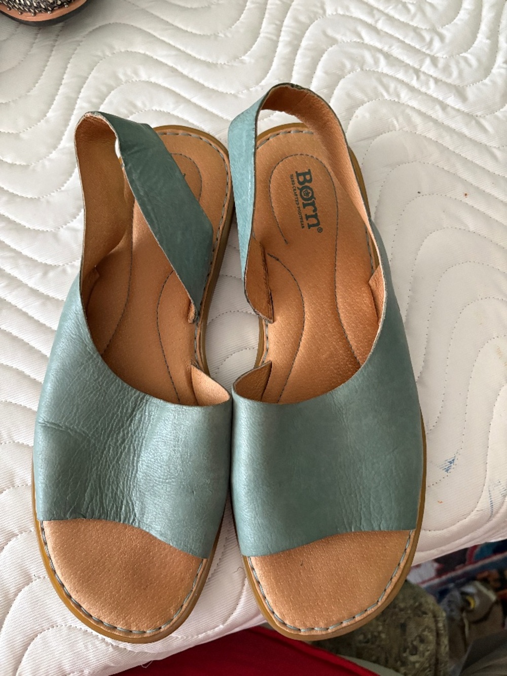 🌞 Born Women's Sandals – Size 11 – Great Condition! 🌞
